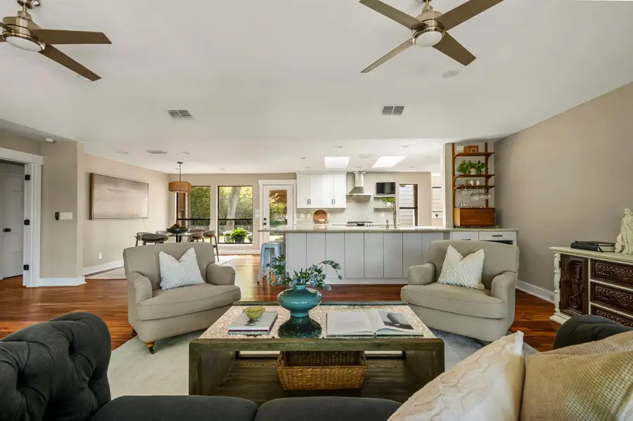 1701 Cresthaven Dr, Austin, TX 78704 - #2