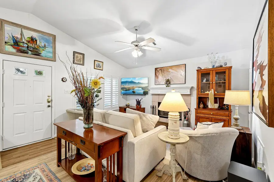 94 Louise St, Elgin, TX 78621 - #3