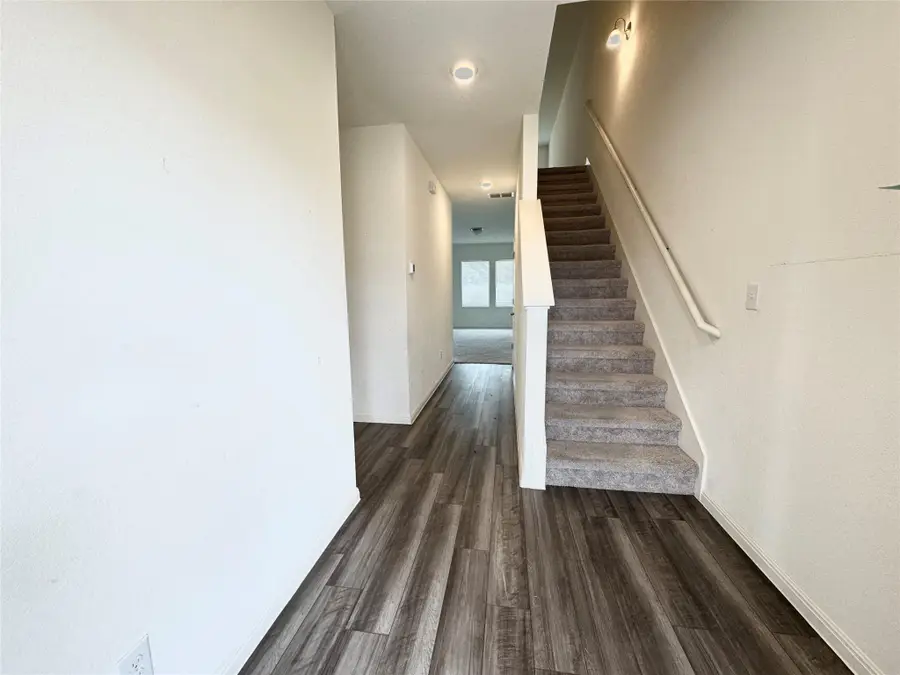 102 Gemsbok Dr, Hutto, TX 78634 - Image #2