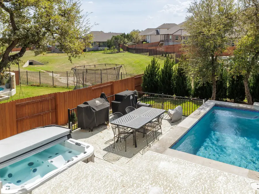 106 Barton Run Dr, Georgetown, TX 78628 - Image #2