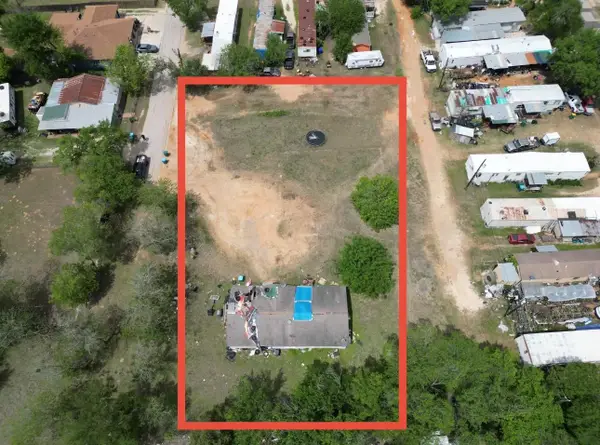 422 S Avenue C, Elgin, TX 78621