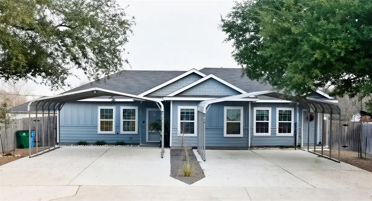 810 E Baxter St E #A & B, Seguin, TX 78155 - #1