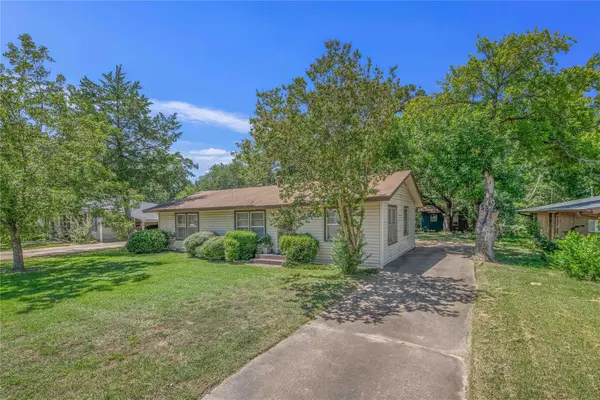 3028 Tennessee Ave, Bryan, TX 77803