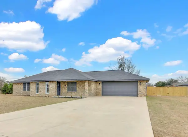 131 Meadow Valley Loop, Jarrell, TX 76537
