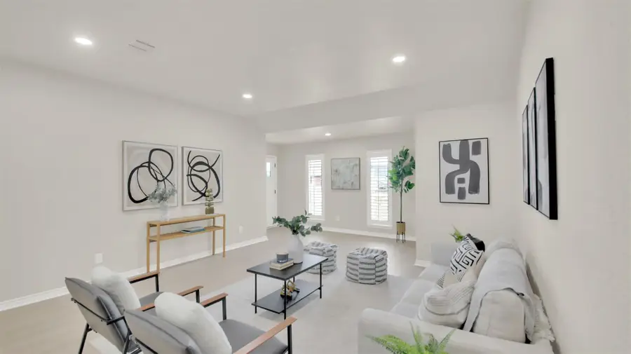 131 Meadow Valley Loop, Jarrell, TX 76537 - Image #3