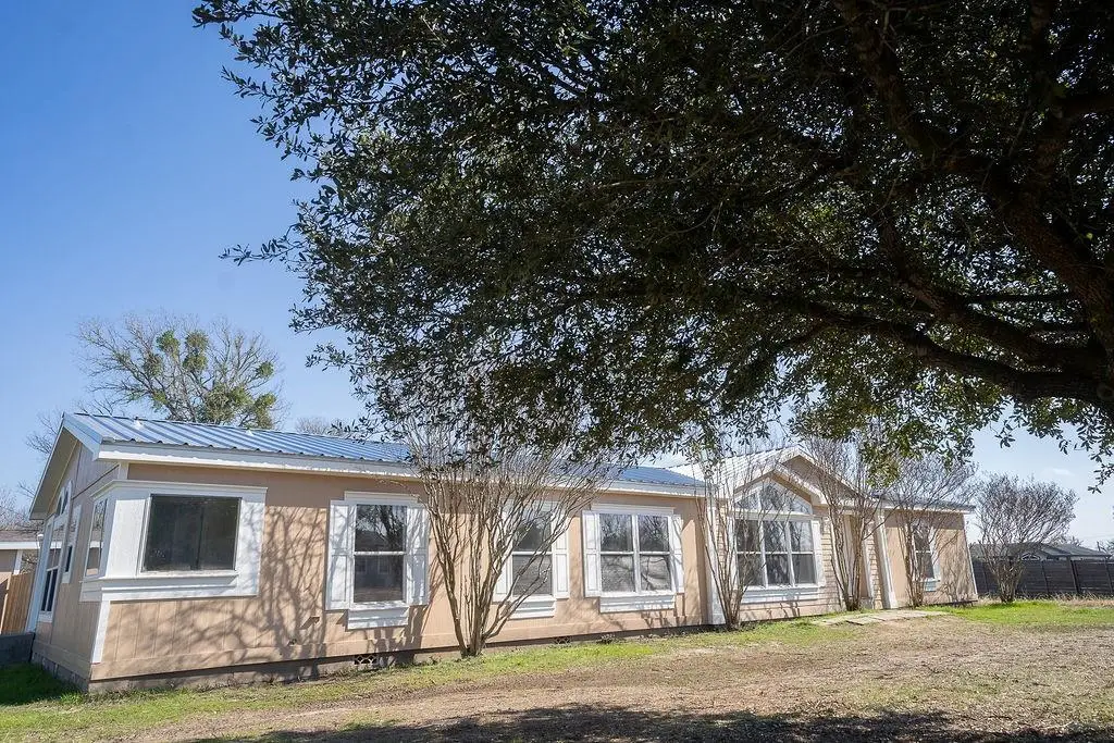 112 Grey Eagle Cv, Cedar Creek, TX 78612 - #1