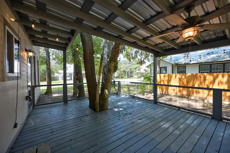 419 S Main St, La Grange, TX 78945 - #2