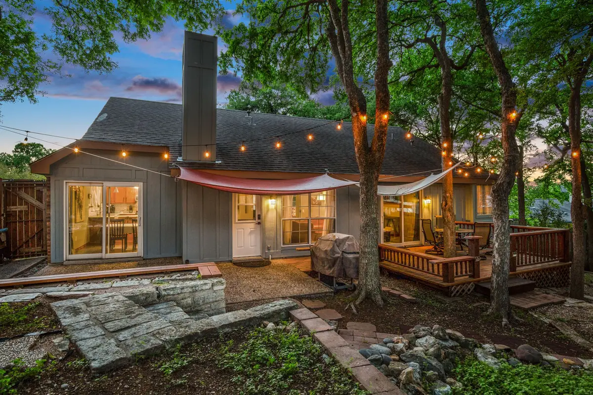 3015 Sunridge Dr, Austin, TX 78741 - Image #1