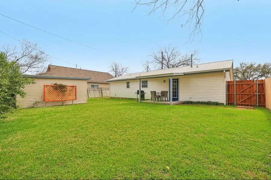 803 E 3rd St, Georgetown, TX 78626 - #2