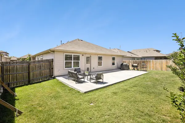 102 Harlan Dr, Hutto, TX 78634