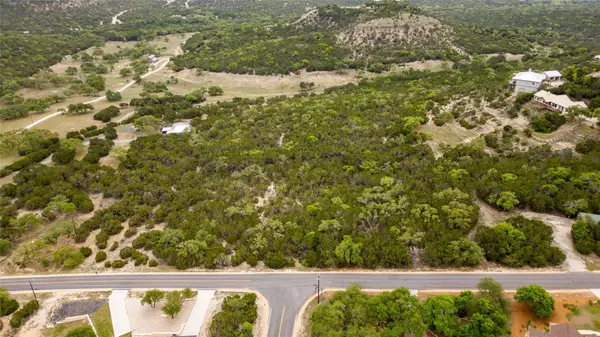1560 Eagle Point Dr, Fischer, TX 78623