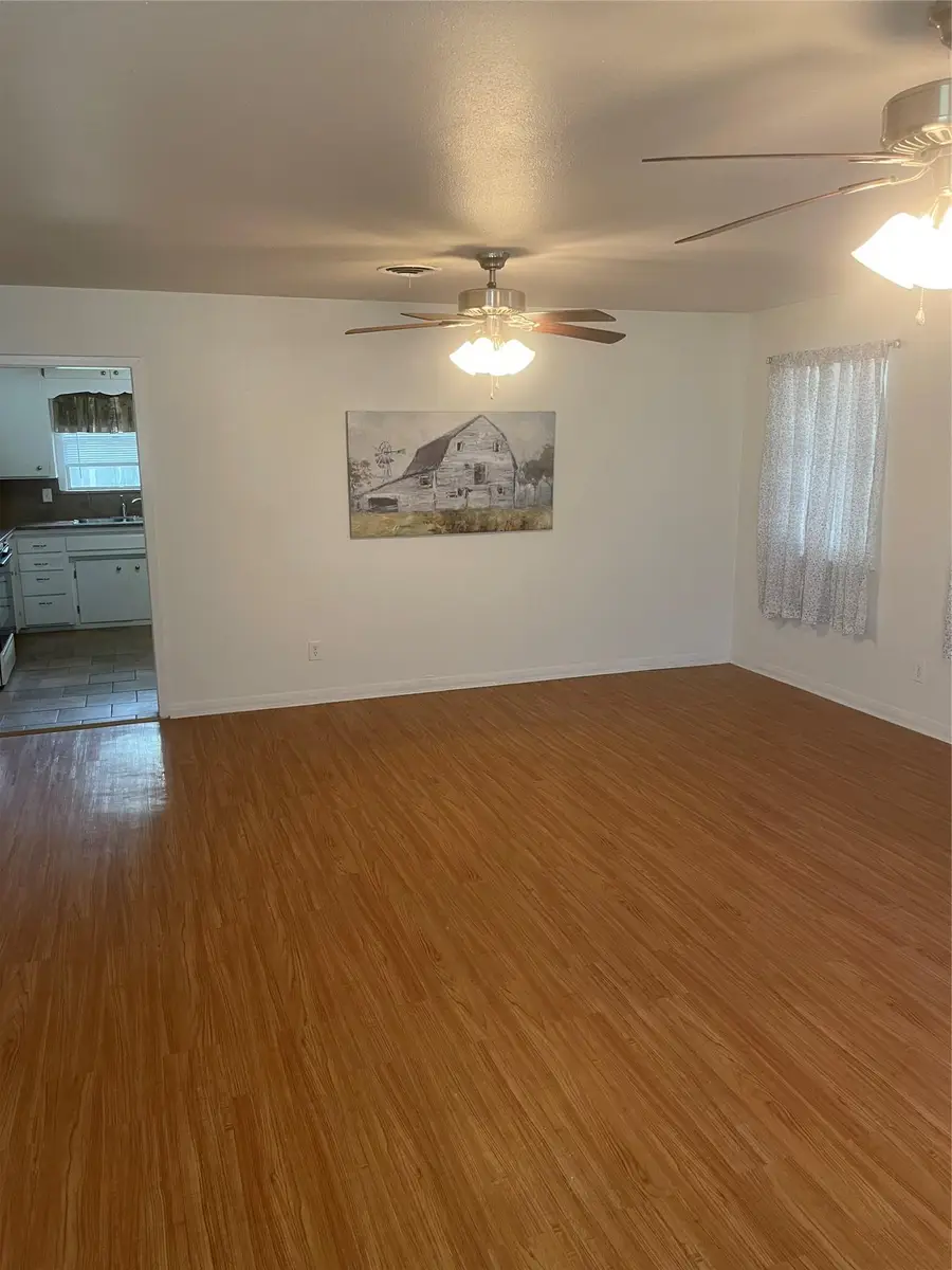 207 N 1st St, Thorndale, TX 76577 - Image #3