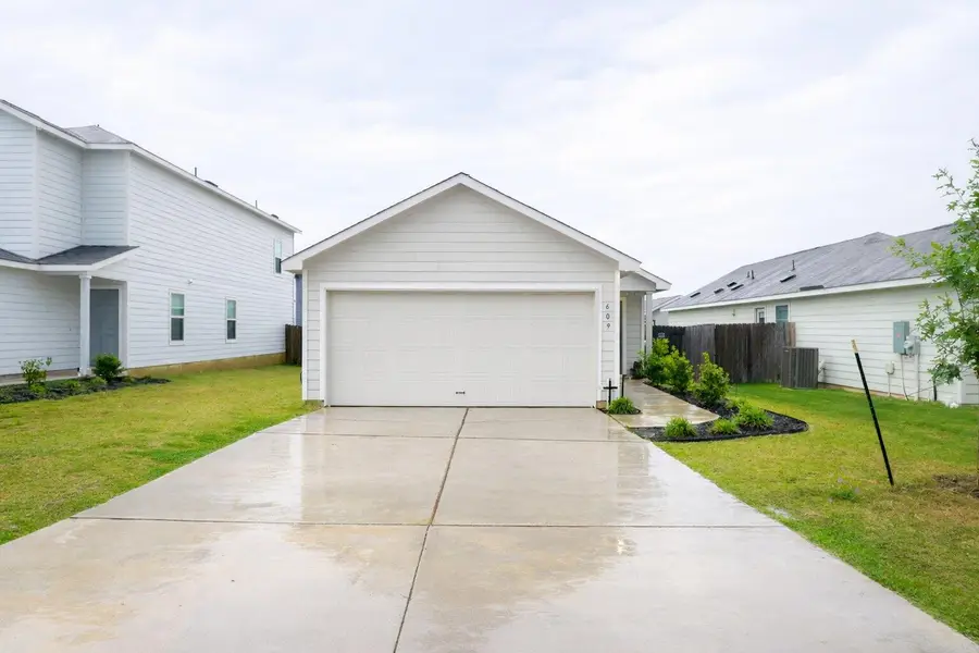 609 Marty Allen Loop, Jarrell, TX 76537 - #2