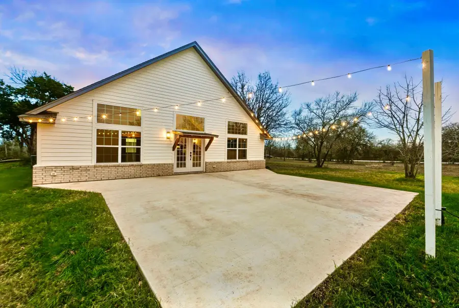 20808 Sandy Brown Ln, Webberville, TX 78621 - Image #2
