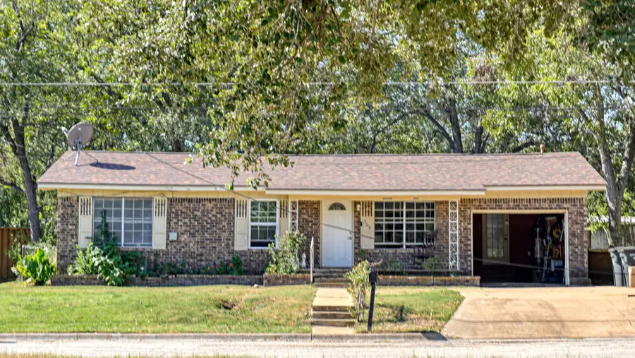 509 N Hill St, Caldwell, TX 77836 - #2