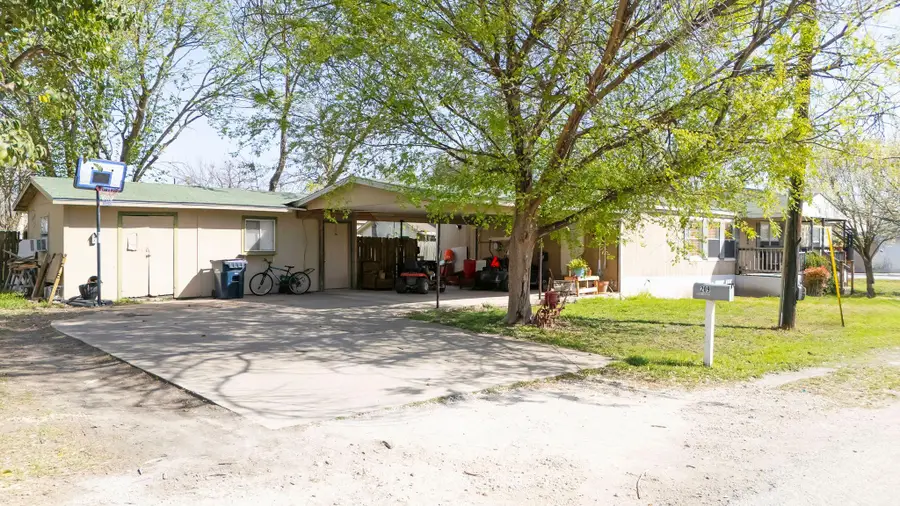 209 E Sheldon Ave, Thrall, TX 76578 - Image #2
