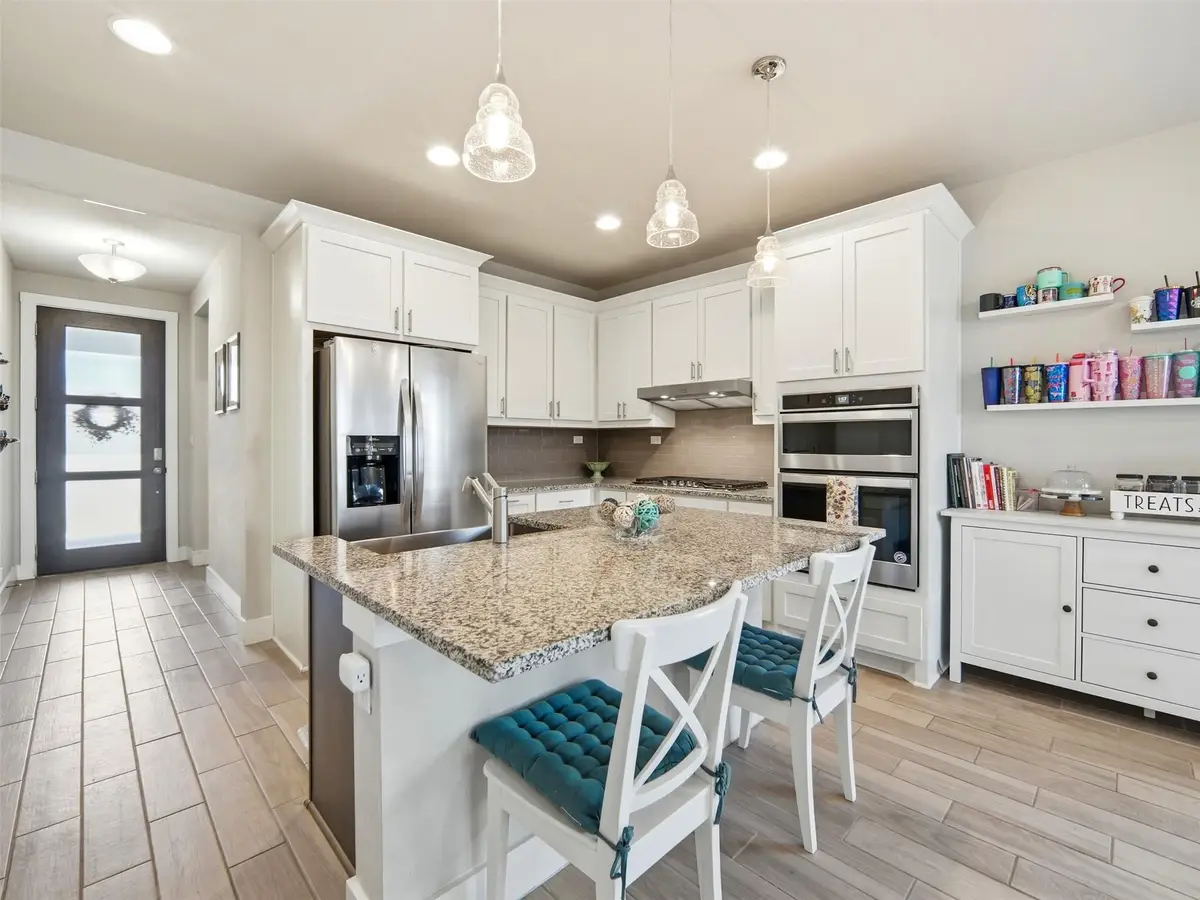 208 Winding Hollow Ln, Georgetown, TX 78628 - #1