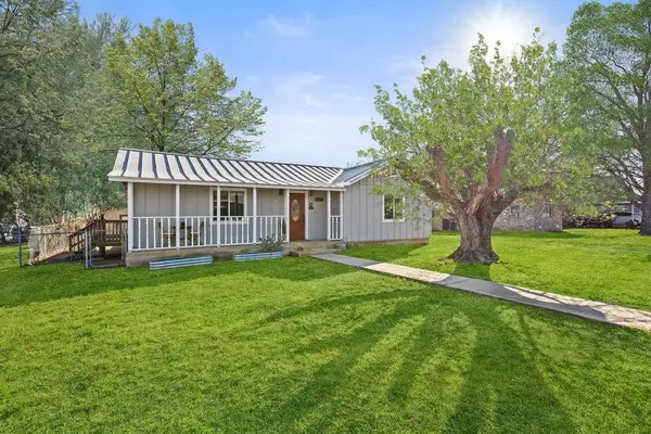 601 W Cypress, Johnson City, TX 78636