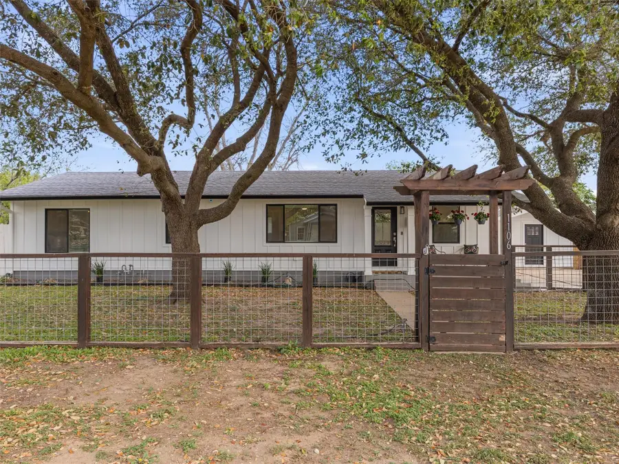 1106 Spring St, Bastrop, TX 78602 - #3