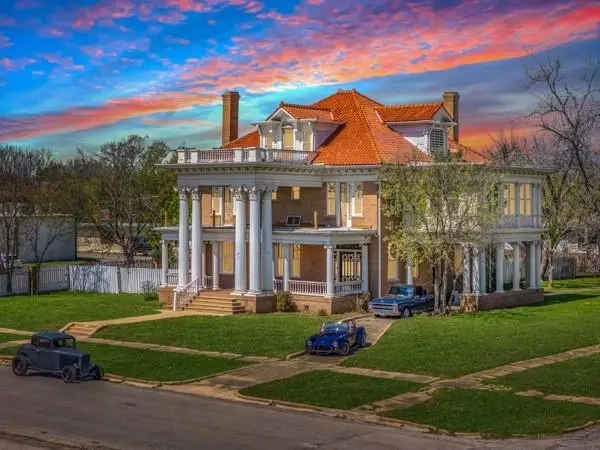 117 E 6th St, Taylor, TX 76574 - #1