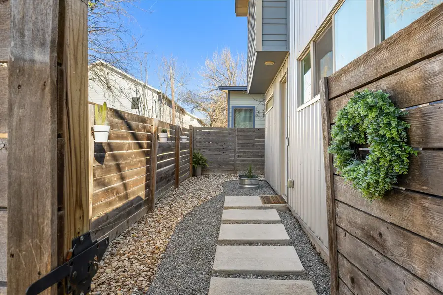 1402 Singleton Ave #B, Austin, TX 78702 - #2
