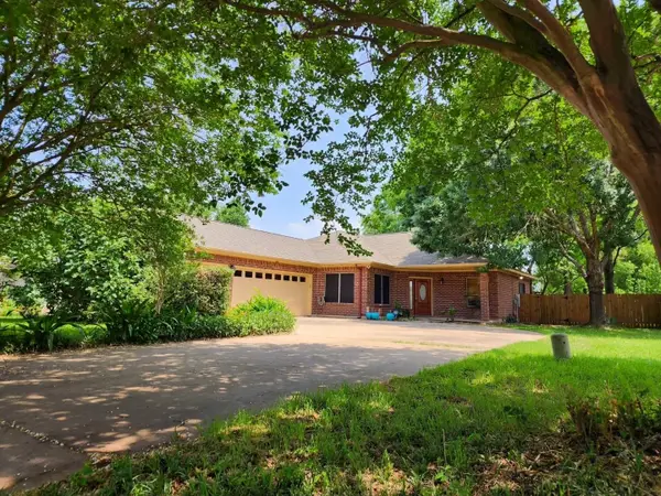 1726 Riverchase Ave, Smithville, TX 78957