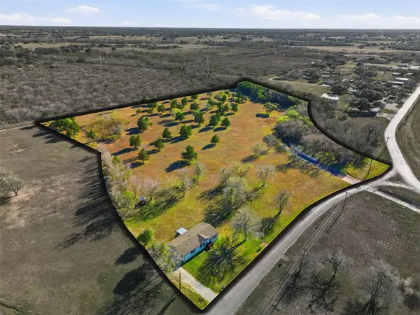 1123 Dunn St, Yoakum, TX 77995