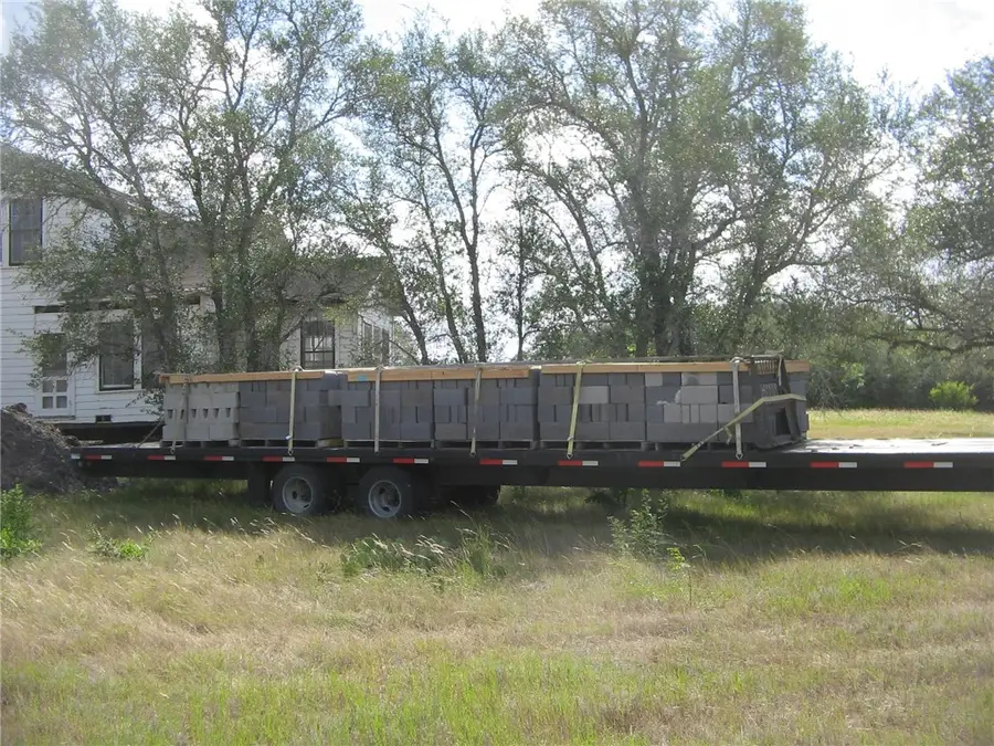 1342 Cr 358 Rd, Gonzales, TX 77984 - Image #2