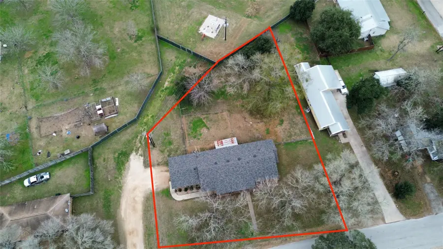 504 Marburger St, Smithville, TX 78957 - #3