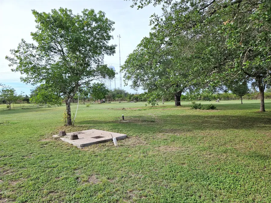 596 Seminole Trl, Lytton Springs, TX 78616 - Image #2