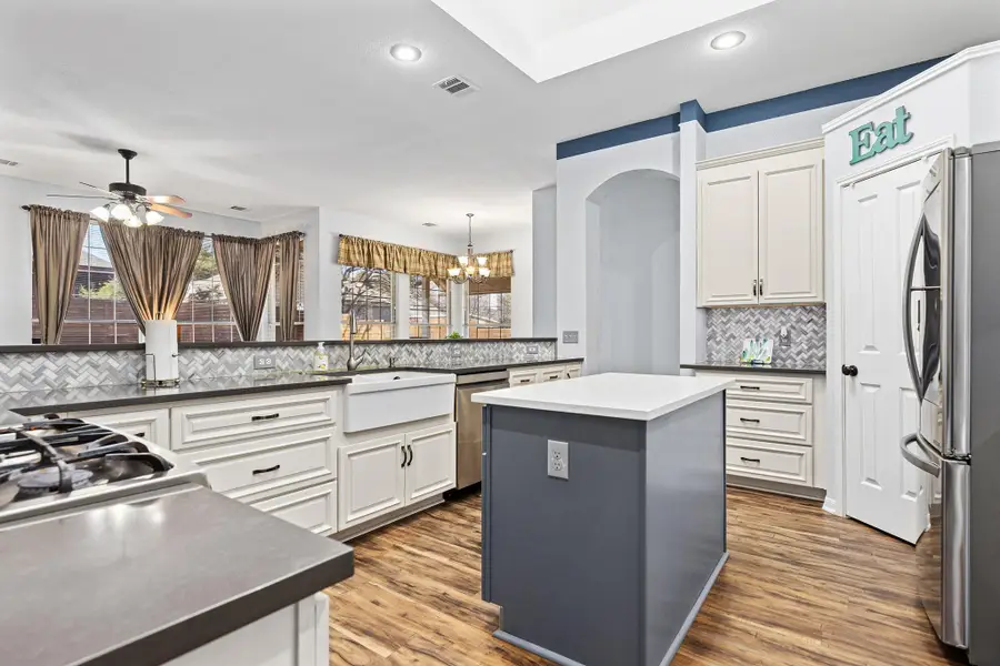 807 Yale Dr, Pflugerville, TX 78660 - #2