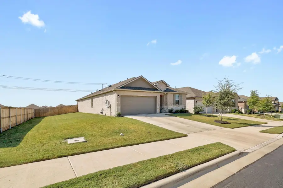208 Abby Rd, Georgetown, TX 78626 - Image #2