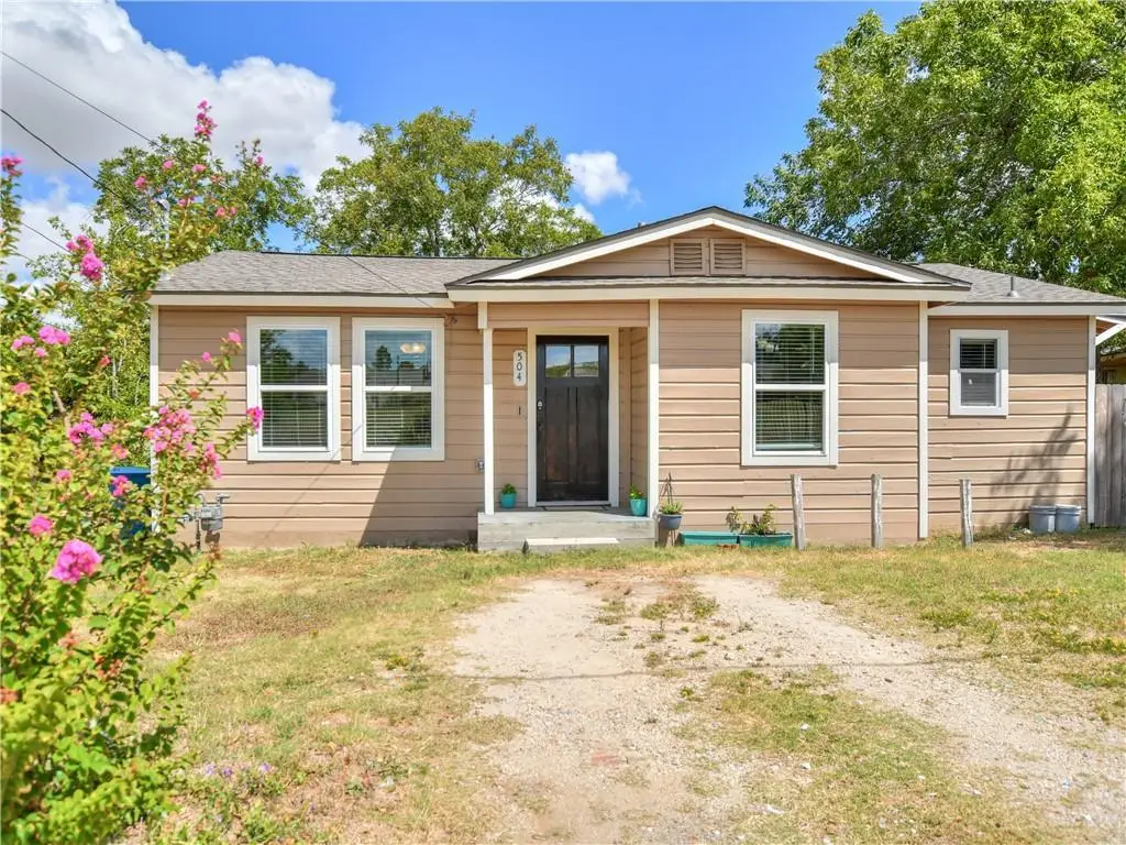 504 W 2nd St, Elgin, TX 78621 - #1