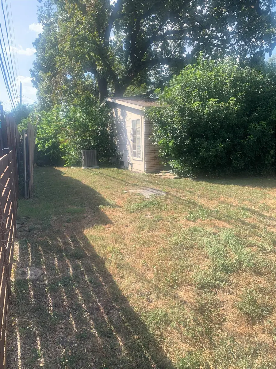 7604 Mullen Dr, Austin, TX 78757 - Image #2