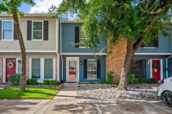 41 Abbey Rd, Euless, TX 76039