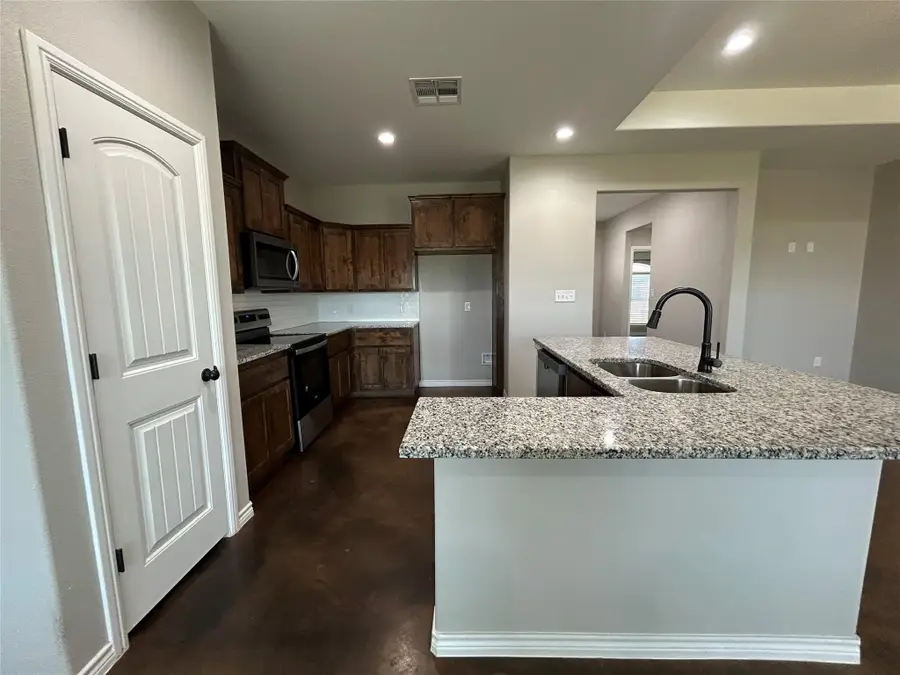 1047 Fieldstone Dr, Lampasas, TX 76550 - Image #3