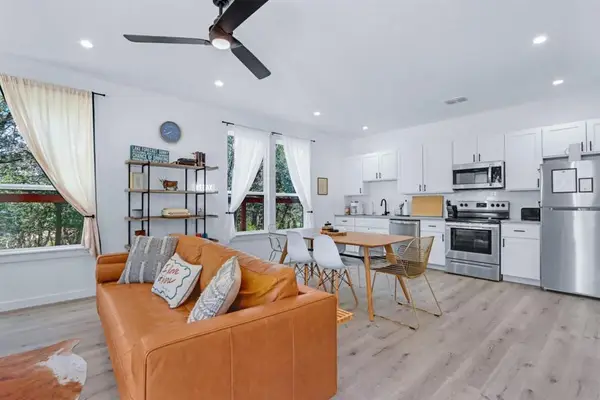 2076 Dry Crk, Canyon Lake, TX 78133