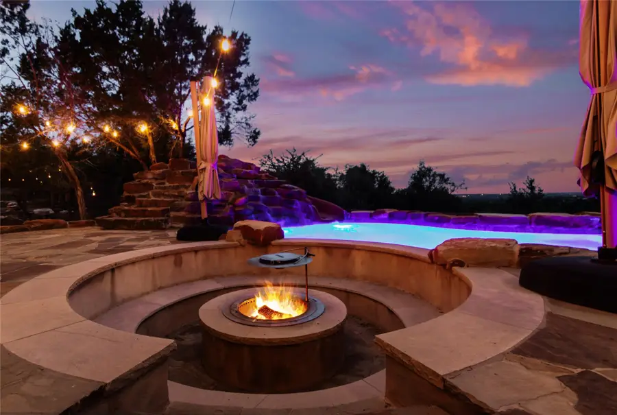 201 N Canyonwood Dr, Dripping Springs, TX 78620 - Image #2