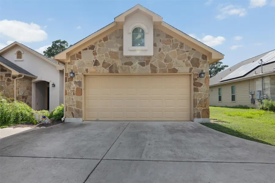 220 Tahitian Dr, Bastrop, TX 78602 - #2