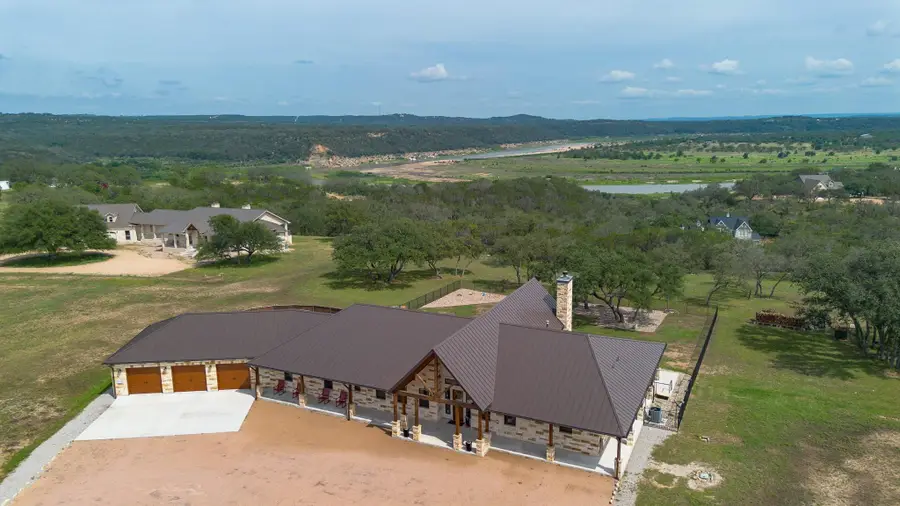 195 Chimney Cove Dr, Marble Falls, TX 78654 - Image #3