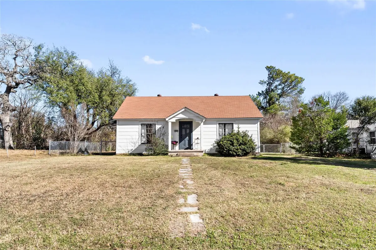 517 N Avenue F, Elgin, TX 78621 - Image #1