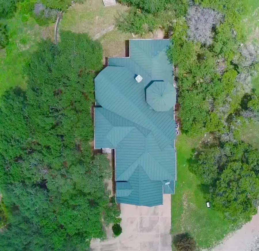 20704 E Lakeshore Dr, Spicewood, TX 78669 - Image #2