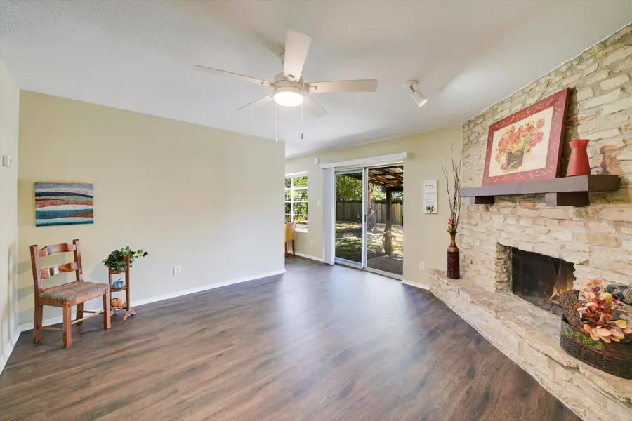 903 Rolling Green Cir, Round Rock, TX 78664 - Image #2