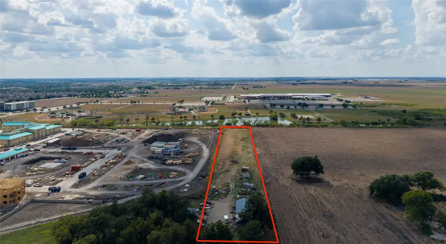 4213 N Main St, Taylor, TX 76574 - #3