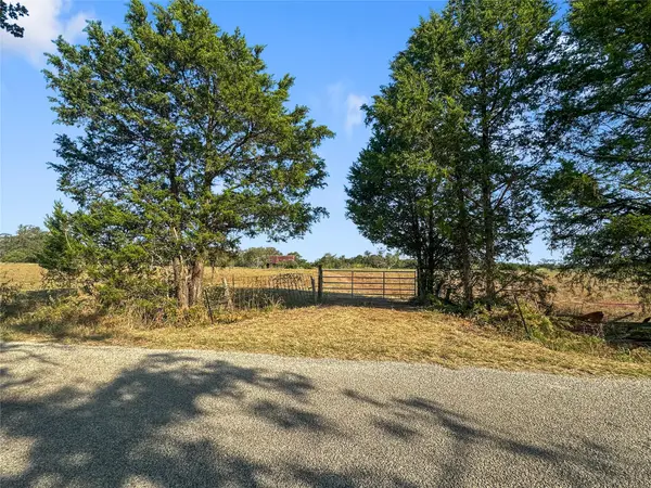 171 Flower Hill Rd, Smithville, TX 78957