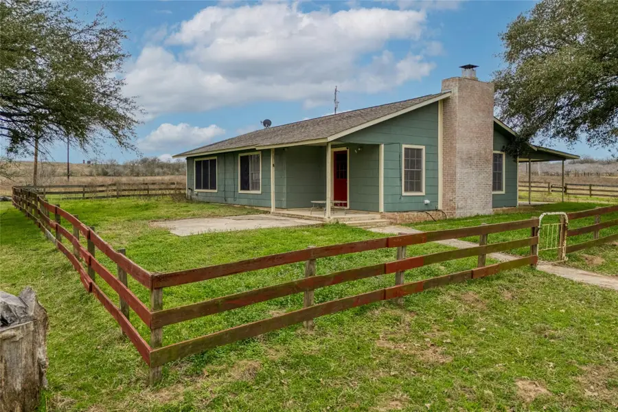 103 Robin Ln, Luling, TX 78648 - #2