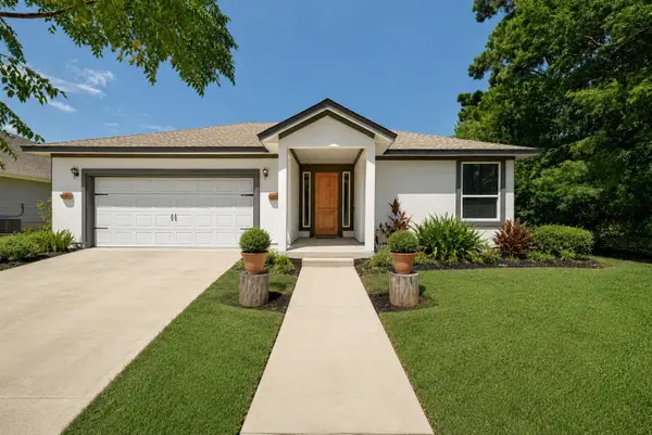 210 Tahitian Drive Dr, Bastrop, TX 78602