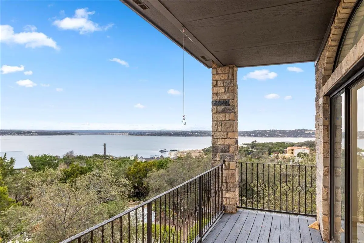 13816 Lake View Dr, Austin, TX 78732 - Image #1