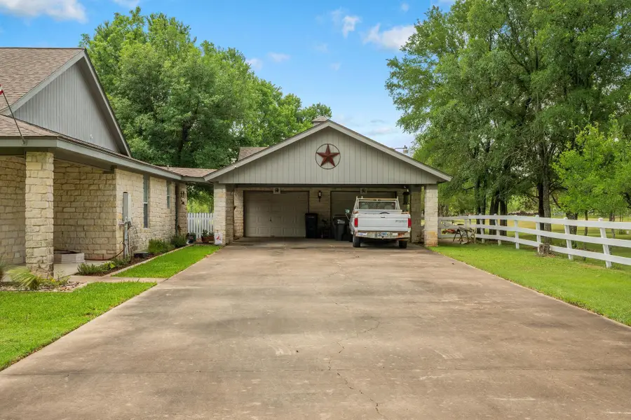 808 Golden Oaks Rd, Georgetown, TX 78628 - Image #3