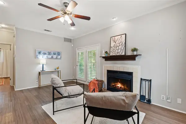 802 S 1st St #126, Austin, TX 78704